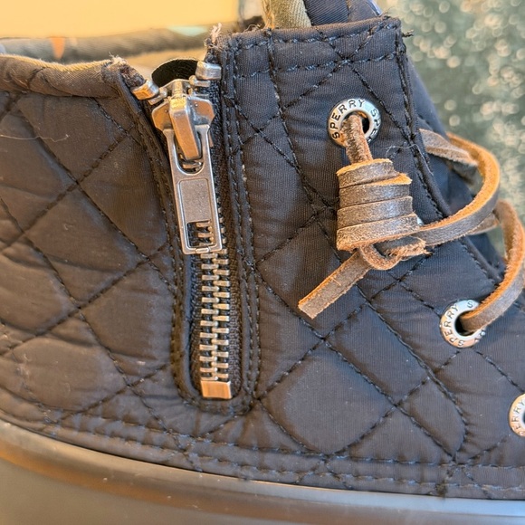 Sperry Women's Saltwater Quilted Duck Boots – Size 6 women’s (EUC) - Picture 6 of 13